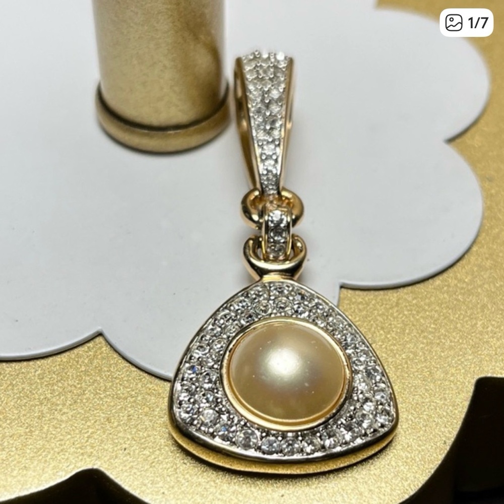 ✨💎VINTAGE💎✨GOLD PLATED SWAROVSKI 80s/90s S.A.L FAUX PEARL HEAVY PENDANT!!